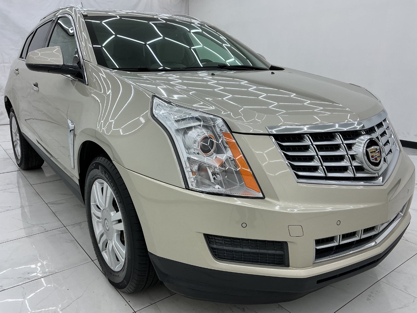 Used 2014 Cadillac SRX Luxury w/ Driver Awareness Package FWD image 3