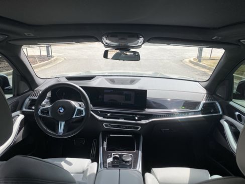 Used 2025 BMW X5 sDrive40i w/ M Sport Package image 16