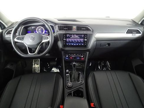 Used 2024 Volkswagen Tiguan SE AWD/4WD image 28