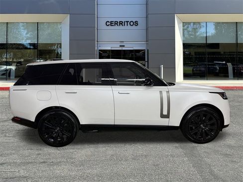 New 2025 Land Rover Range Rover SE image 4