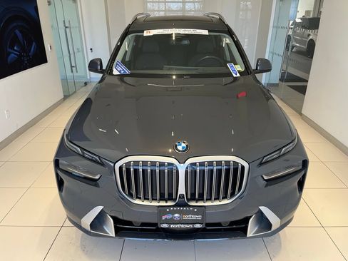 Used 2023 BMW X7 xDrive40i w/ Parking Assistance Package AWD/4WD image 11