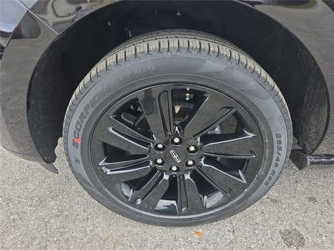 Used 2024 Lincoln Navigator Reserve image 11