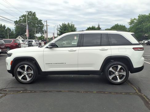 Certified 2023 Jeep Grand Cherokee Limited w/ Luxury Tech Group II AWD/4WD image 4
