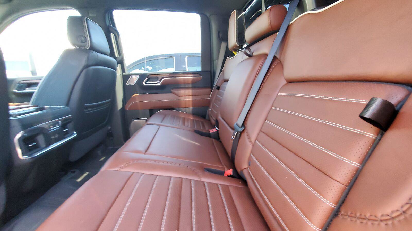 Used 2024 GMC Sierra 2500 Denali Ultimate AWD/4WD image 5
