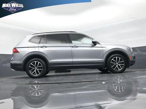 Used 2021 Volkswagen Tiguan SE image 24