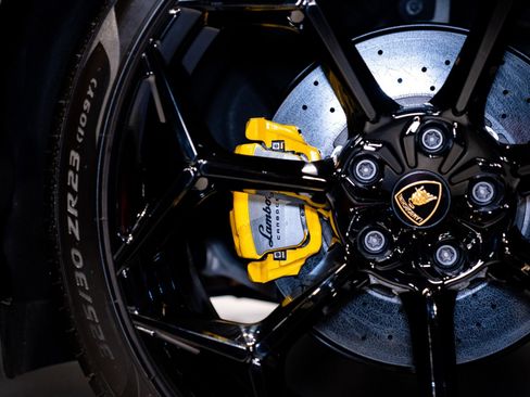 Used 2023 Lamborghini Urus Performante AWD/4WD image 18