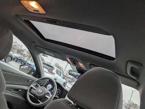 Used 2025 Hyundai Elantra SEL image 24