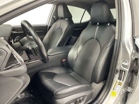 Used 2021 Toyota Camry SE w/ Convenience Package FWD image 11