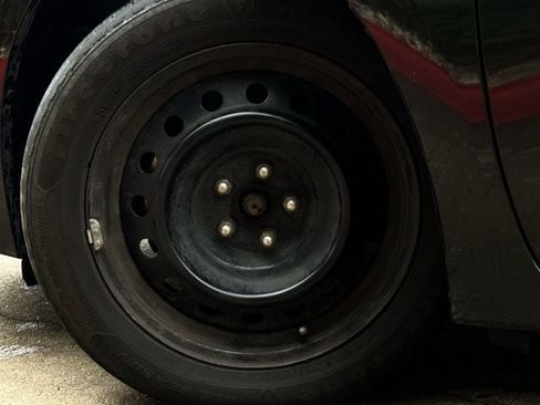 Used 2017 Toyota Corolla LE image 11