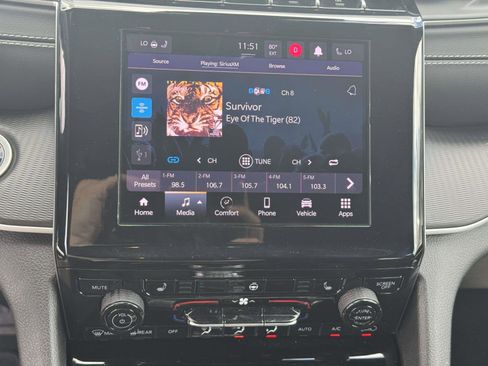 Used 2025 Jeep Grand Cherokee Laredo w/ Luxury Tech Group I AWD/4WD image 25