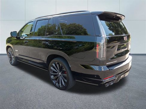 Used 2025 Cadillac Escalade V AWD/4WD image 3