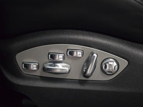 Certified 2024 Porsche Macan GTS AWD/4WD image 33