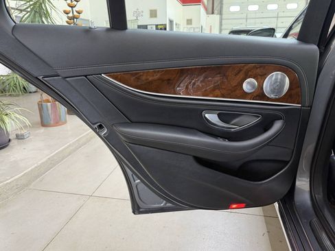 Used 2018 Mercedes-Benz E 300 4MATIC image 12