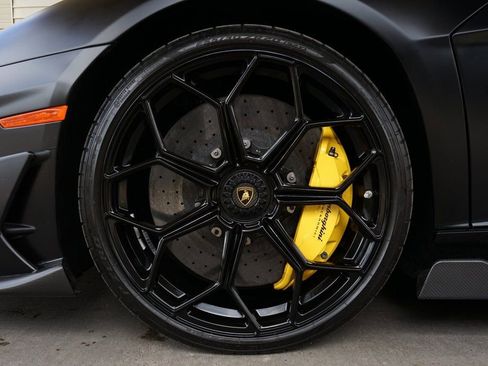 Used 2021 Lamborghini Aventador SVJ image 35