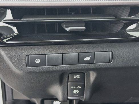 Used 2025 Nissan Murano SV AWD/4WD image 16