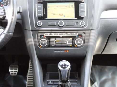 Used 2012 Volkswagen Golf 4-Door image 14