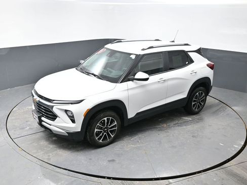 Used 2025 Chevrolet TrailBlazer LT w/ Driver Confidence Package image 44