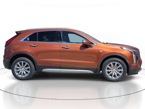 Used 2021 Cadillac XT4 Premium Luxury image 3