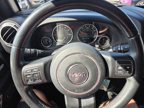 Used 2016 Jeep Wrangler Unlimited Rubicon w/ Connectivity Group AWD/4WD image 15