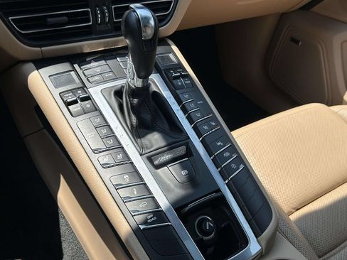 Used 2020 Porsche Macan Turbo AWD/4WD image 26