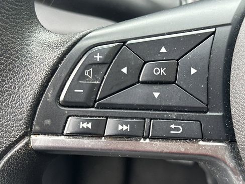 Used 2023 Nissan Versa SV image 29