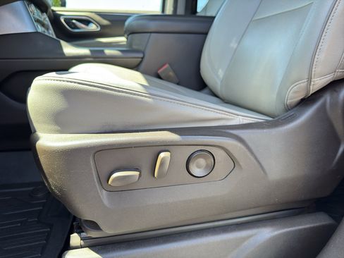 Used 2023 GMC Yukon XL SLT AWD/4WD image 14