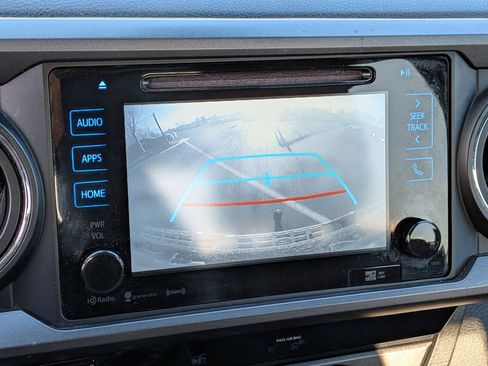 Used 2018 Toyota Tacoma TRD Off-Road image 21