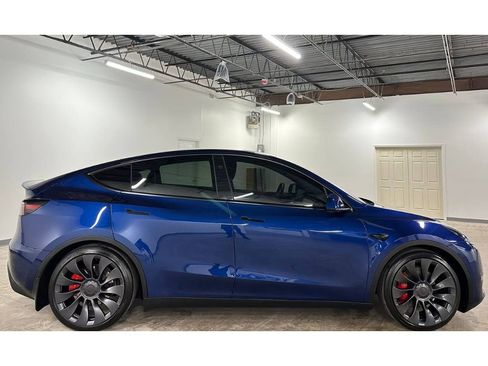 Used 2024 Tesla Model Y Performance image 9