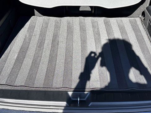 Used 2025 Mercedes-Benz GLB 250 image 11