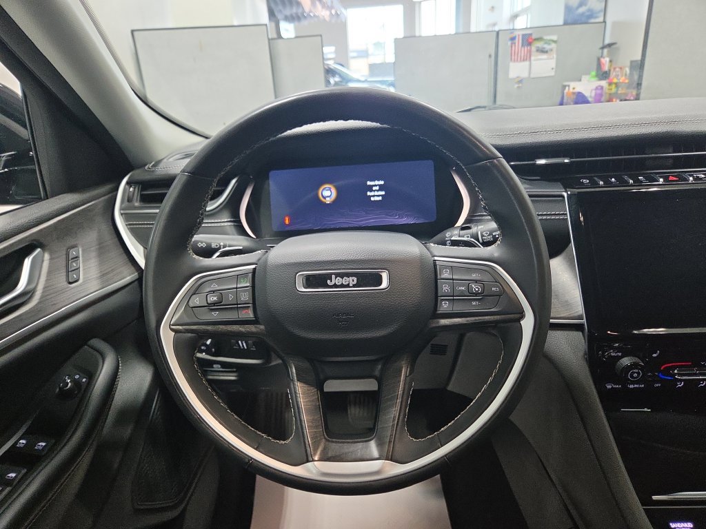 Used 2023 Jeep Grand Cherokee L Limited AWD/4WD image 28