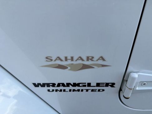 Used 2015 Jeep Wrangler Unlimited Sahara w/ Dual Top Group AWD/4WD image 12