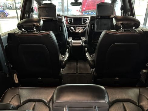 Used 2019 Chrysler Pacifica Limited FWD image 35