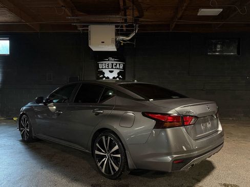 Used 2019 Nissan Altima 2.5 SR w/ SR Premium Package FWD image 3