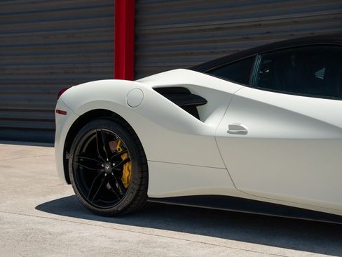 Used 2016 Ferrari 488 GTB RWD image 21