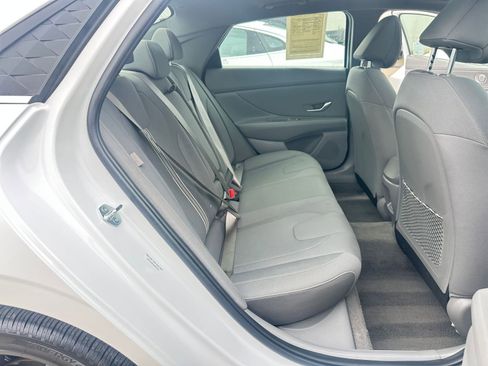 Used 2025 Hyundai Elantra SEL image 40