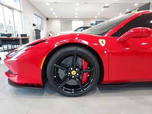 Used 2021 Ferrari F8 Tributo image 15