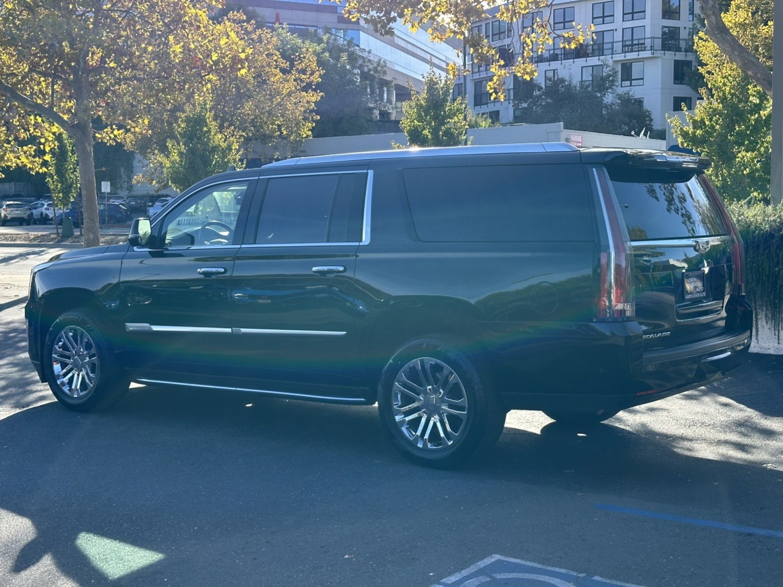 Used 2020 Cadillac Escalade ESV 2WD image 12