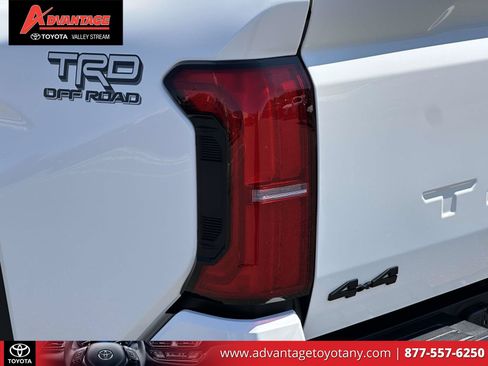 Used 2026 Toyota Tacoma TRD Off-Road w/ TRD Off Road Upgrade Package AWD/4WD image 10