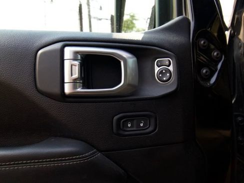 Used 2019 Jeep Wrangler Unlimited Sahara AWD/4WD image 14
