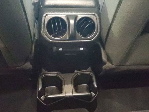 Used 2025 Jeep Gladiator Sport image 12