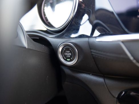 Used 2020 Buick Encore GX Essence image 13