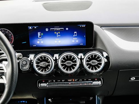 Certified 2025 Mercedes-Benz GLA 250 GLA 250 image 11