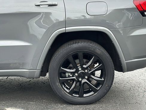 Certified 2022 Jeep Grand Cherokee Laredo X AWD/4WD image 4