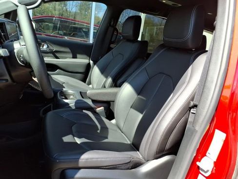 New 2026 Chrysler Pacifica Select AWD/4WD image 11