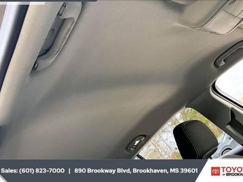 Used 2024 GMC Terrain SLE image 16