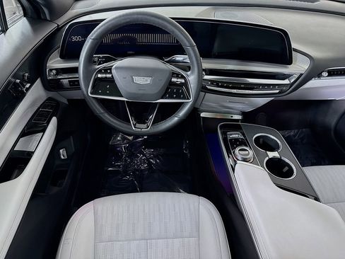 Used 2024 Cadillac Lyriq Luxury image 3