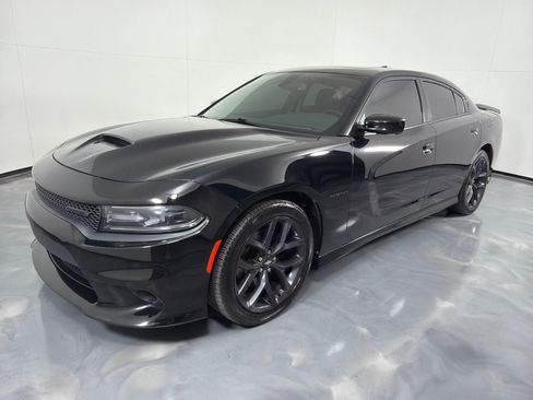 Used 2020 Dodge Charger R/T w/ Blacktop Package RWD image 9
