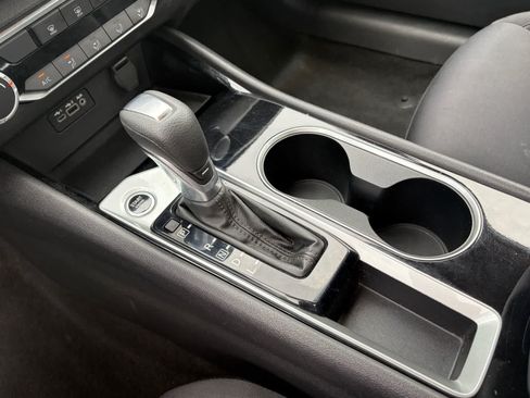 Used 2024 Nissan Altima 2.5 SV FWD image 23