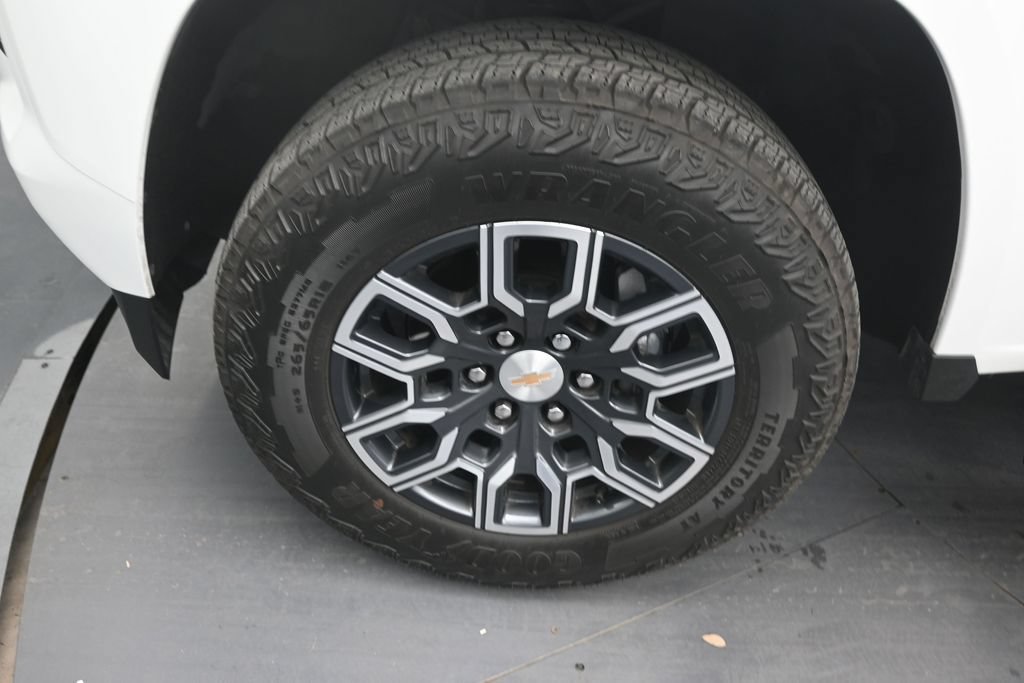 Used 2026 Chevrolet Colorado Z71 AWD/4WD image 9