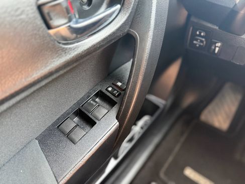 Used 2017 Toyota Corolla LE w/ Carpet Mat Package (TMS) FWD image 21